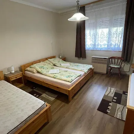 Boroka Vendeghaz Апартаменты *